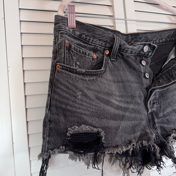 Levi's 501 Distressed Fried Hem Jean Shorts Washed Black Festival Size 32 - Picture 3 of 7